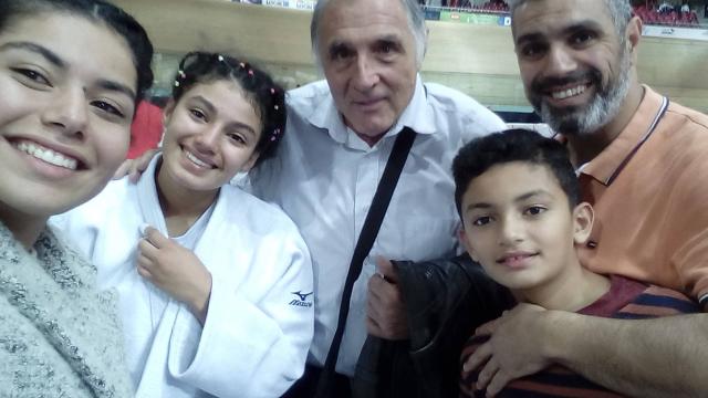 Sirine, sa famille et son professeur