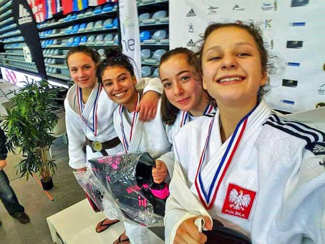 Tournoi International Harnes Sirine sur le podium