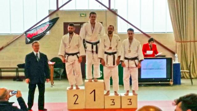 Julien sur le podium au tournois vétérans de l'anjou