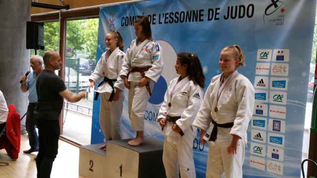Louve sur le podium de la coupe d'essonne de judo