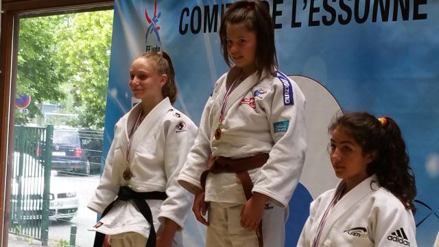 Louve sur le podium de la coupe d'essonne de judo